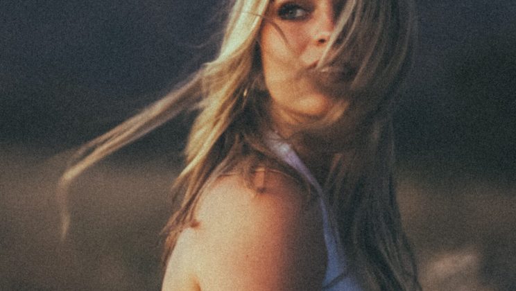 Singer Lara Snow Biography: Age, Family Life, Personal Story & Career Highlights