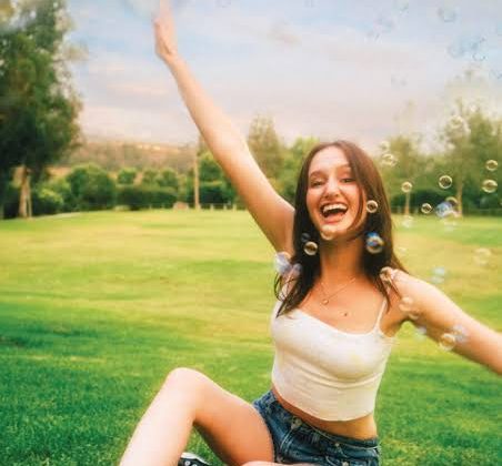 Who Is Singer Sadie Jean? Age, Family Background, Biography & Music Career